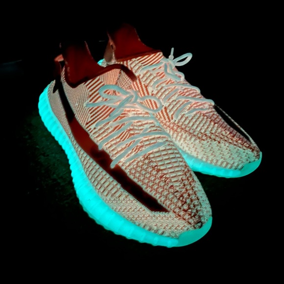 Yeezy Boost 350 “Bubble Gum” - Original shoe - Yeezy Boost 350 “glow” - Picture 3 of 4